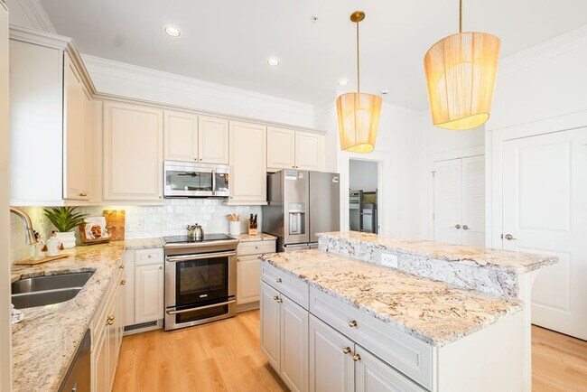 Building Photo - 22022 Front Beach Rd