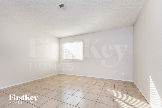 Building Photo - 2359 Los Feliz St