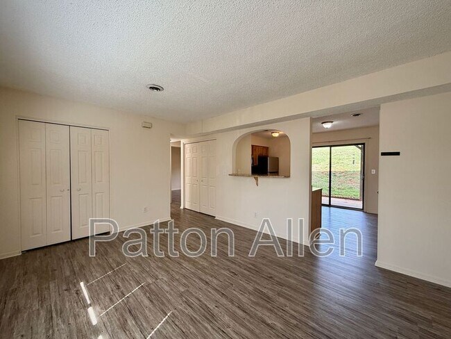 Building Photo - 23 Dawnwood Cir