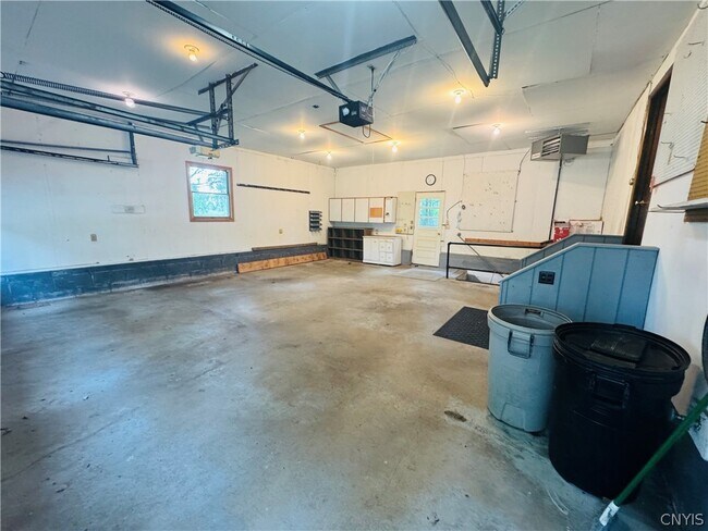 Building Photo - 5336 Caughdenoy Rd