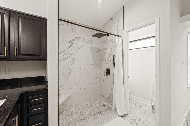 Building Photo - Newly Remodeled Townhome in Fourth Ward – ...