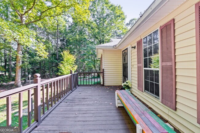 Building Photo - 127 Circle H Dr