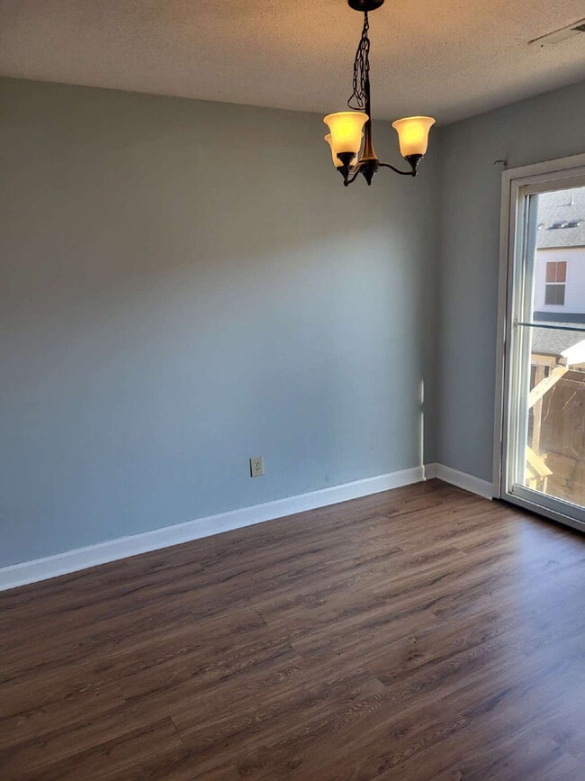 Building Photo - "Charming Goose Creek Townhouse: Cozy 2-Bedroom Retreat with Fireplace!"