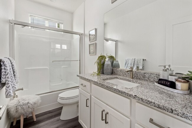 Building Photo - The Vineyards at Dennis Lane upper 2 bed 1 bath town home with vineyard views