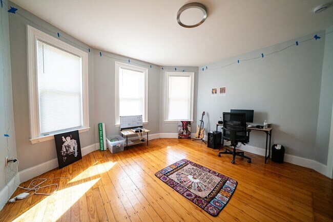 Building Photo - 100 Calumet St