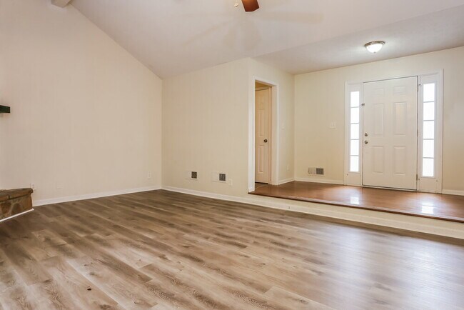 Building Photo - 832 Lost Creek Cir