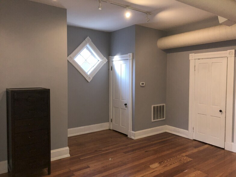 Building Photo - 1406 Sycamore Street