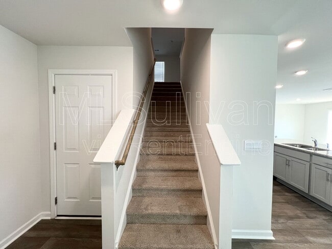 Building Photo - 2932 Egert Dr