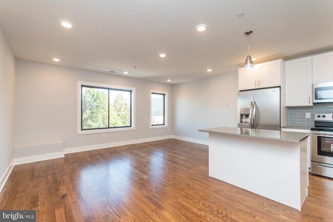 Building Photo - 814 N Uber St