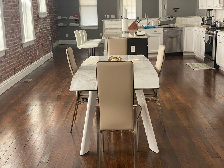 Building Photo - 3429 Missouri Ave