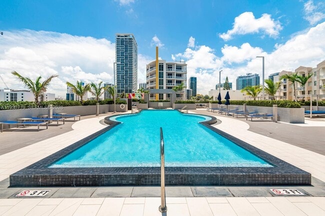 Building Photo - 480 NE 30th St