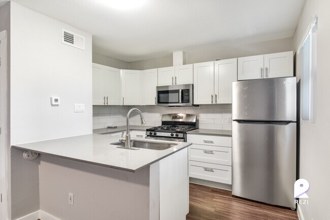 Primary Photo - 803-809 Tirado St