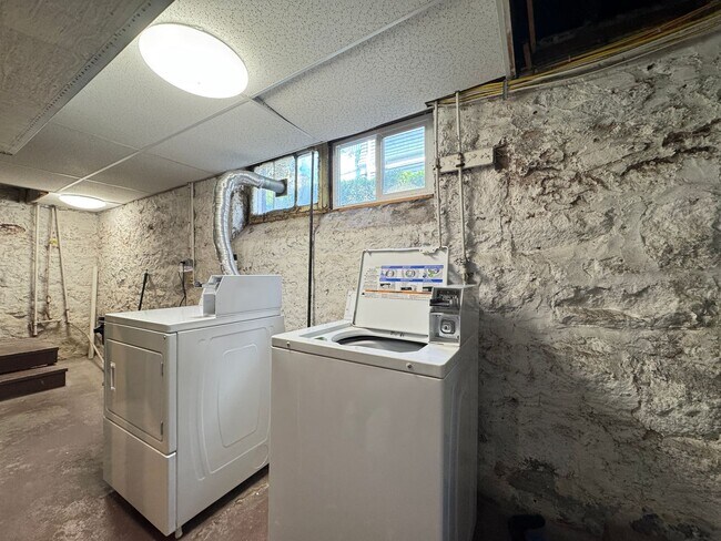 Building Photo - Spacious 2-Bedroom, 2-Bath in East Rock – Newly Renovated!