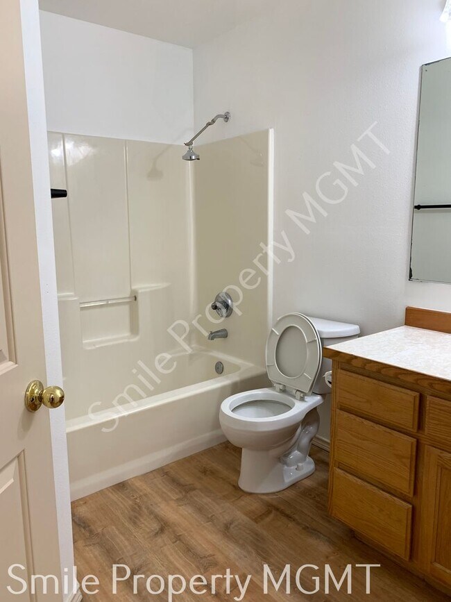 Building Photo - single house