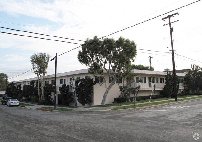 Primary Photo - Moreramber Manor