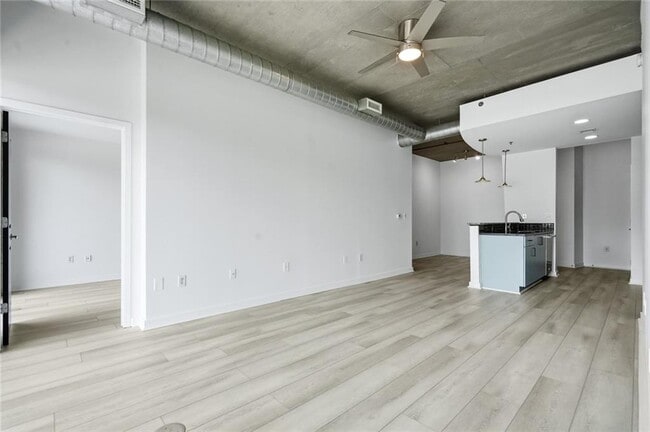 Building Photo - 943 Peachtree St NE