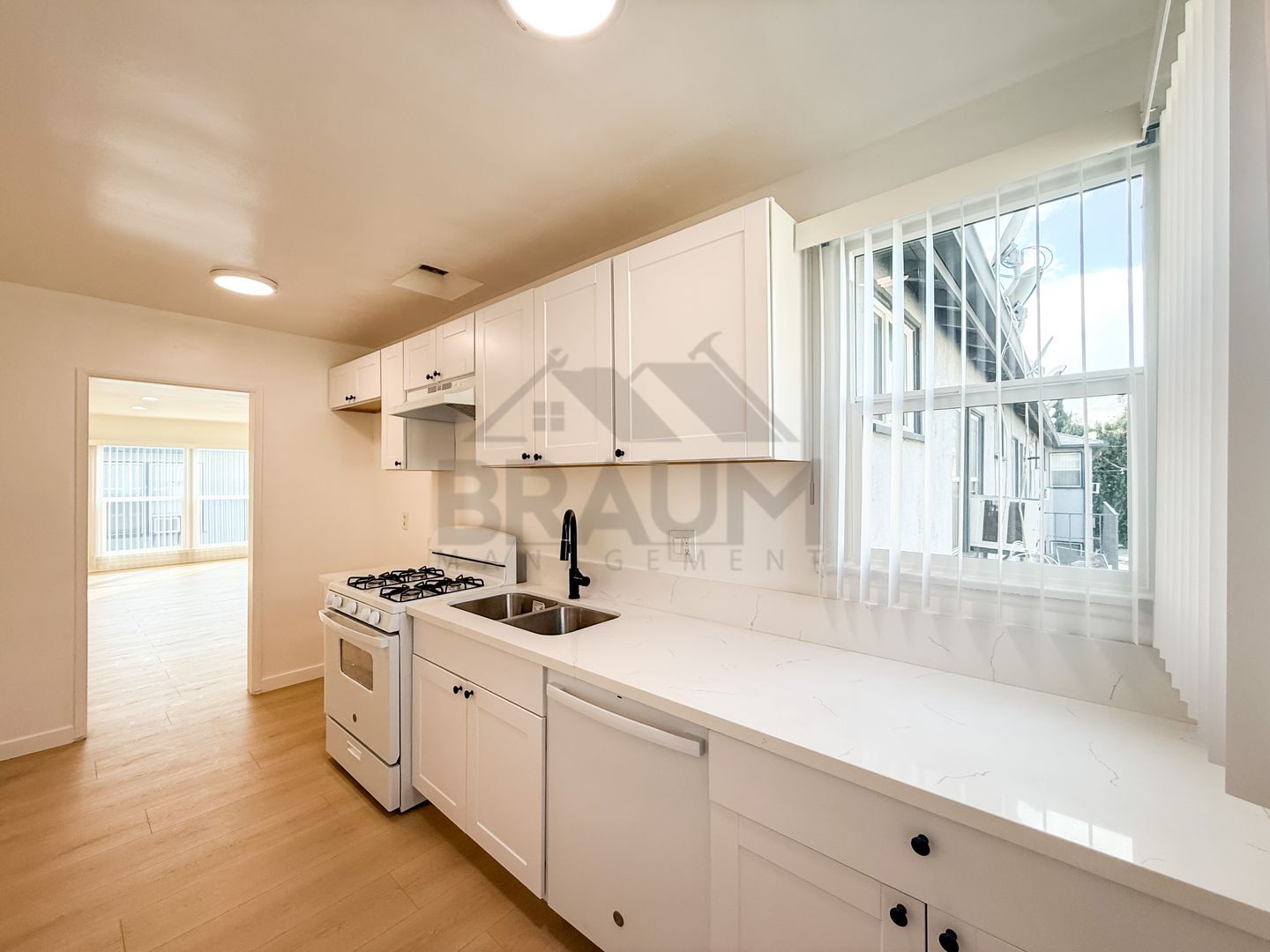 Building Photo - 7339 Woodman Ave