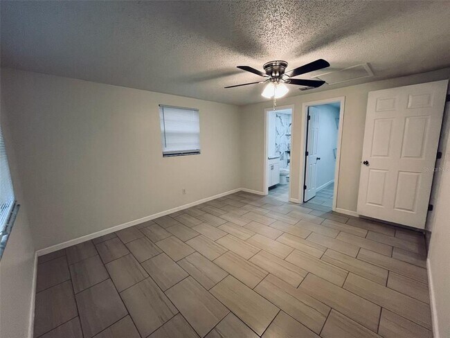 Building Photo - 5323 Satsuma Dr