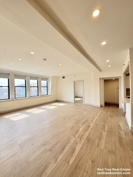 Building Photo - 475 Commonwealth Ave