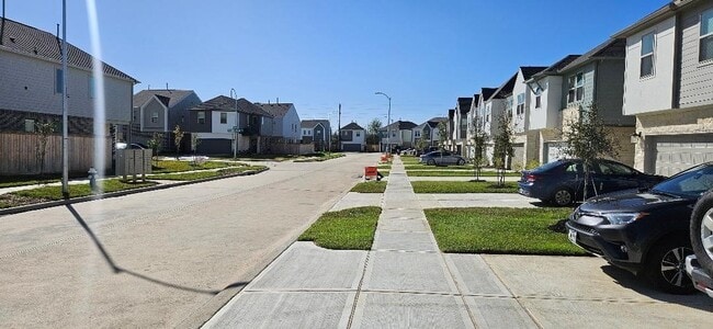 Building Photo - 17207 Walden Lk Ln