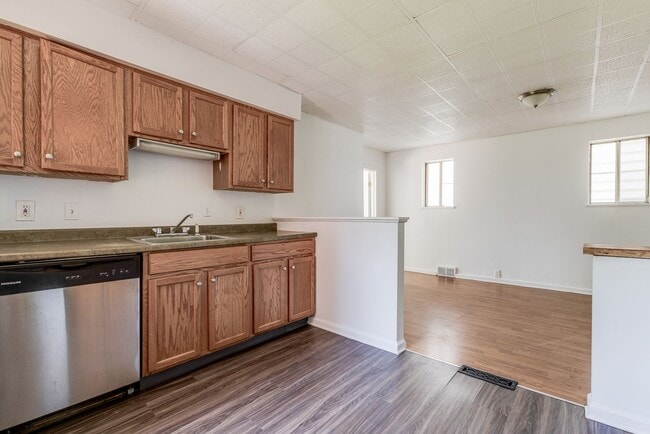 Building Photo - 834 Industry St