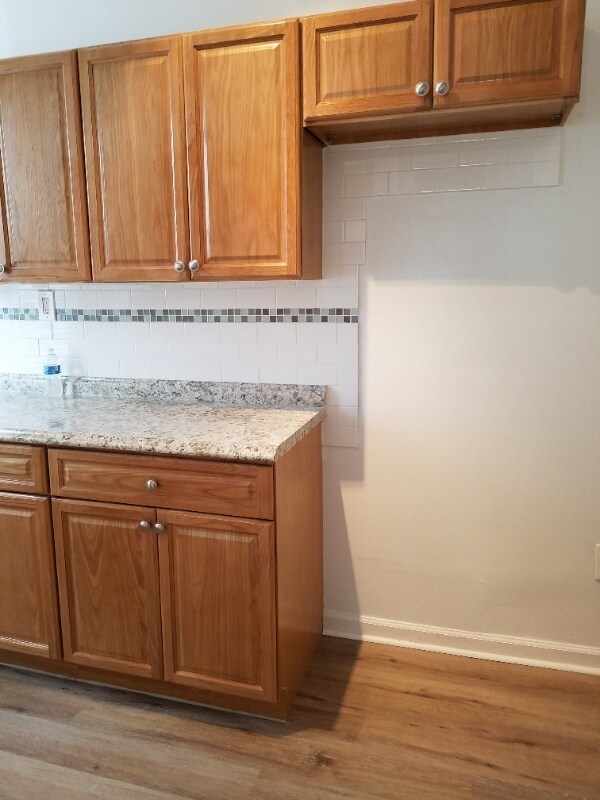 Building Photo - 431 E Walnut Ln