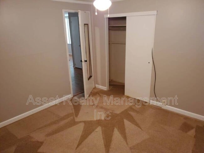Building Photo - 126 Wellington Cir