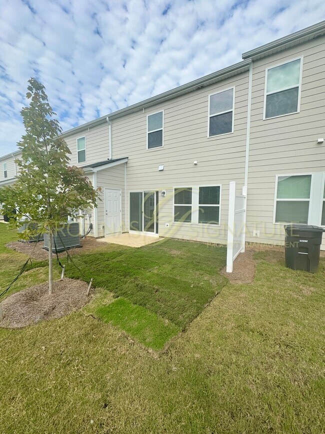 Building Photo - Beautiful New Construction Townhome in Union County