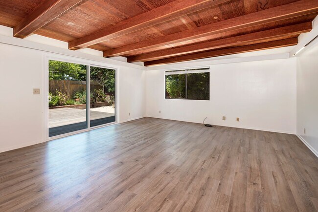 Building Photo - East Mesa Beachside Home for Rent!
