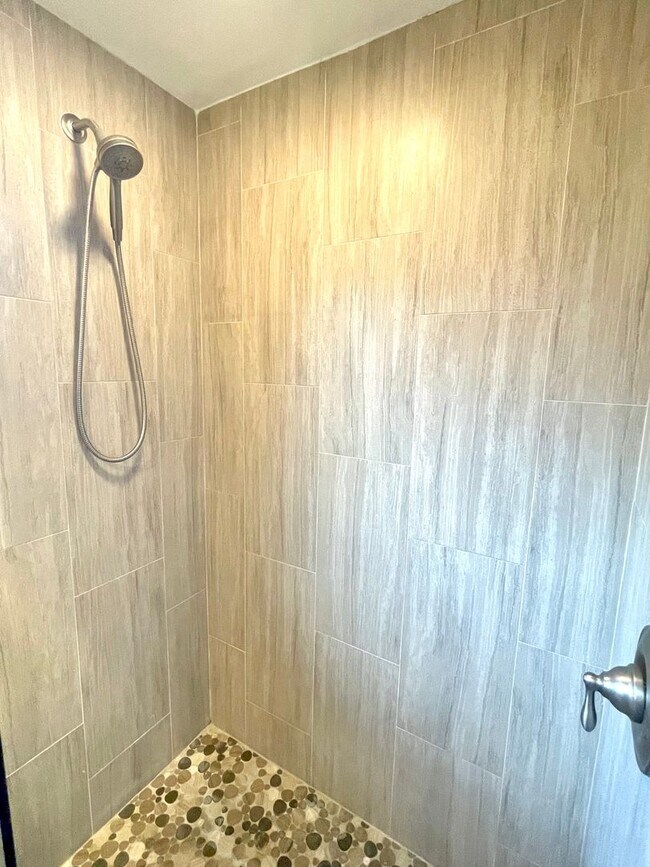 Building Photo - Newly Remodeled 3 Bedroom 2 Bathroom House...