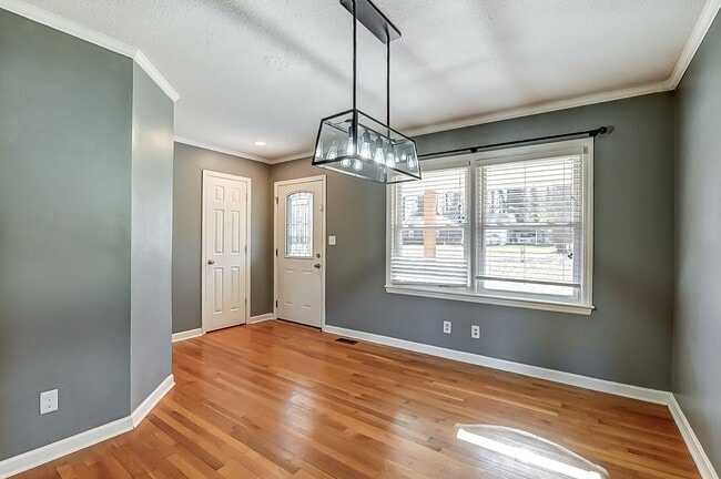 Building Photo - Beautifully Updated 4-Bed, 2.5-Bath Ranch Home in Belmont