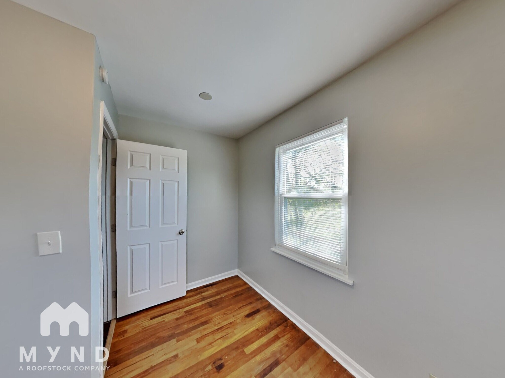 Building Photo - 617 5th Way