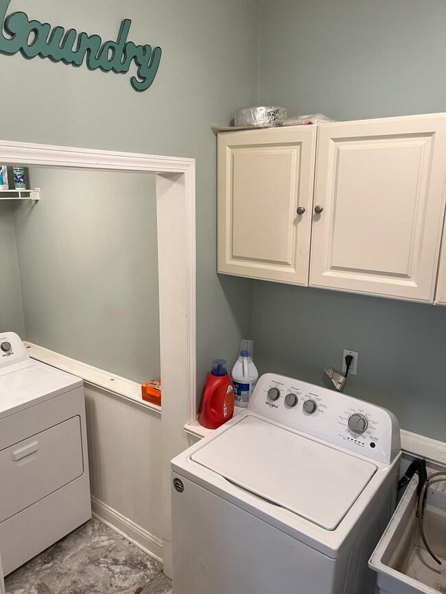 Laundry - 32380 Maplewood St