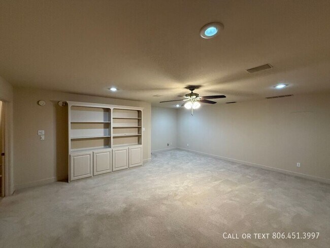 Building Photo - 2707 Regis St