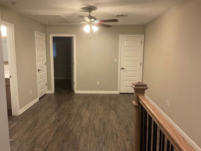 Building Photo - 179 Holly St