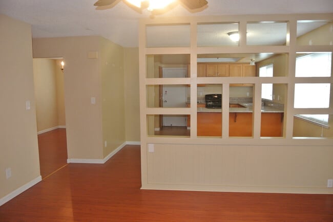 Building Photo - Beautiful 3 Bedroom / 2 Bathroom Pittsburg...