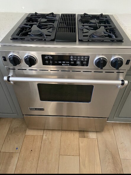 Building Photo - 3010 Taylorsville Rd