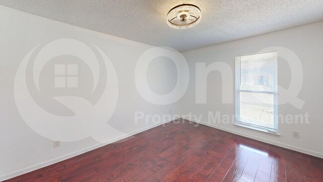 Building Photo - 217 Creekside Ln