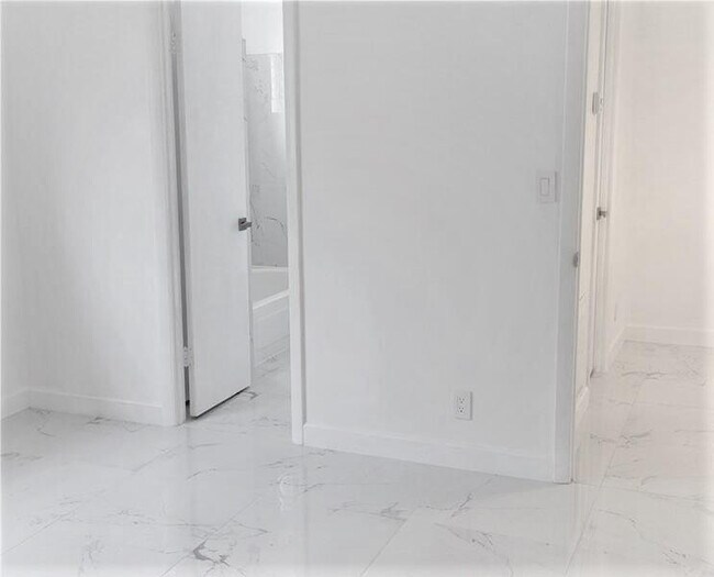 Building Photo - 348 S Federal Hwy