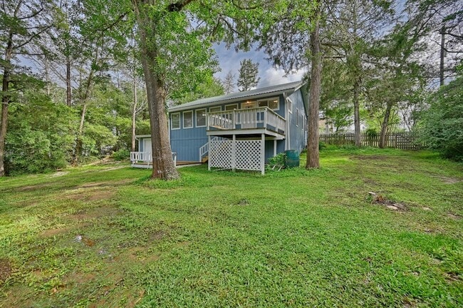 Building Photo - 9481 Lake Forest Cir