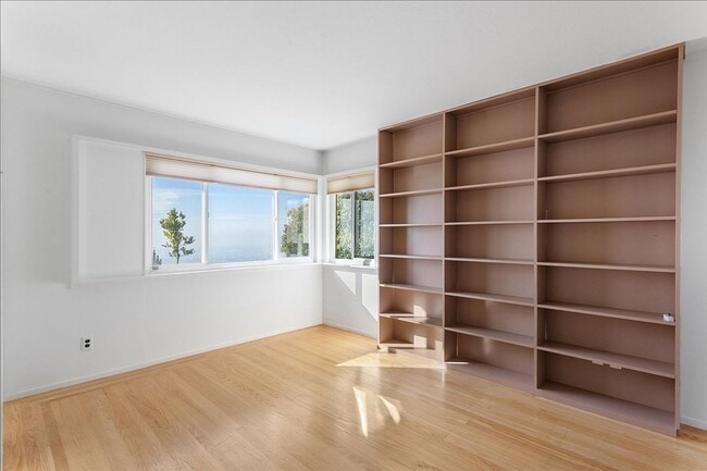 Building Photo - 75 Chadbourne Way