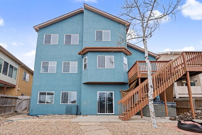 Building Photo - Spacious 5-Bedroom Home Backing to Open Space with Mountain Views