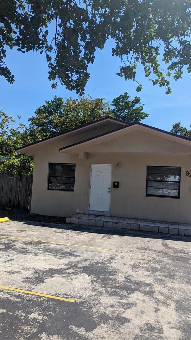 Building Photo - 1944 Taft St