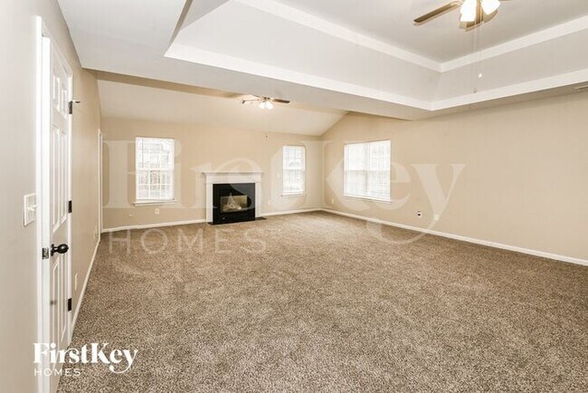 Building Photo - 128 Madelia Pl