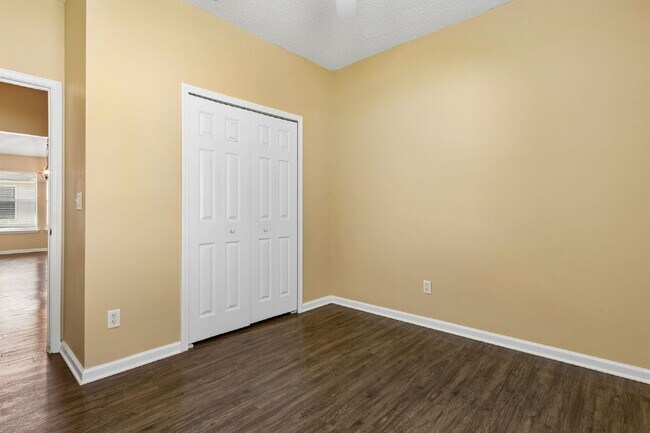 Building Photo - Single-Story OakLeaf Plantation Home Near Shopping, Schools and Recreation