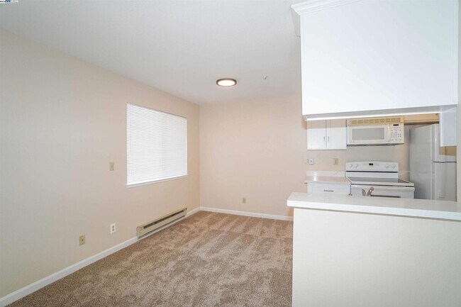 Building Photo - 3670 Silver Oaks Way