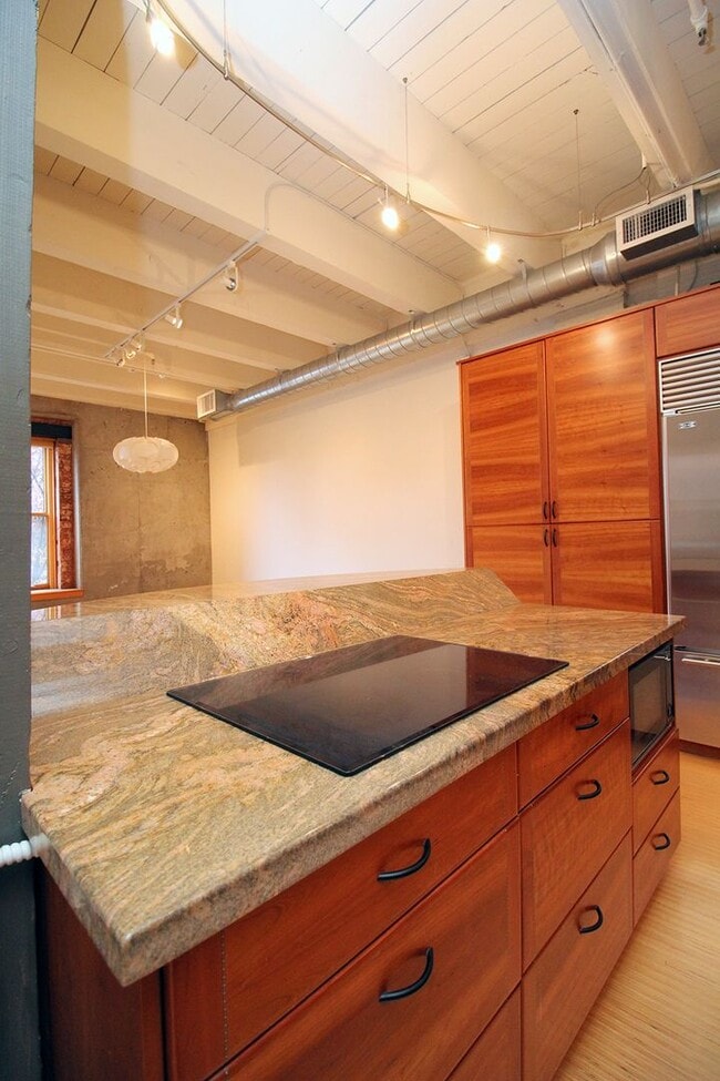 Building Photo - 416 NW 13th Ave