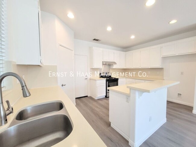 Building Photo - 17528 Yellowwood Way