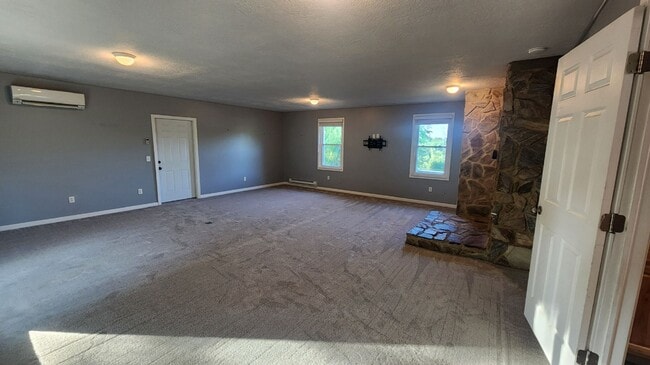 Building Photo - Washington - 3 Bedroom 1 Bathroom - Update...
