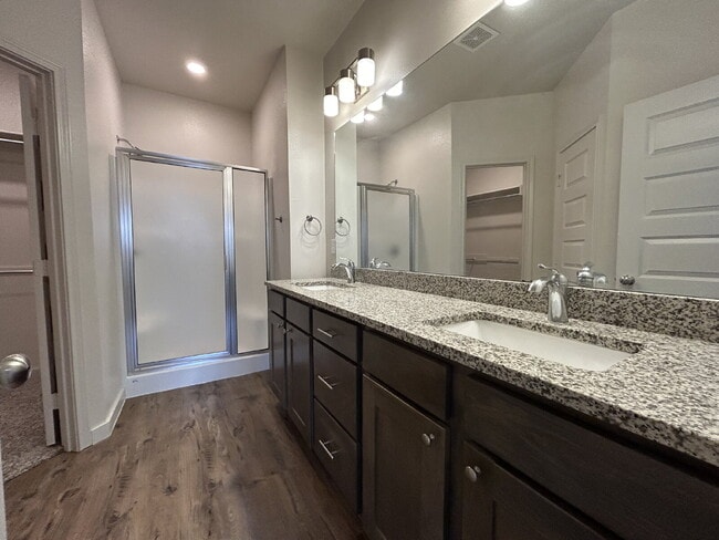 Building Photo - Beautiful 2-Story Townhome!